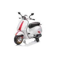 Hot Licensed Baby Smart Battery Powered Two Wheels Vespa Electric Scooter for Kids on Motorcycle Electric Car (ST-R2105)